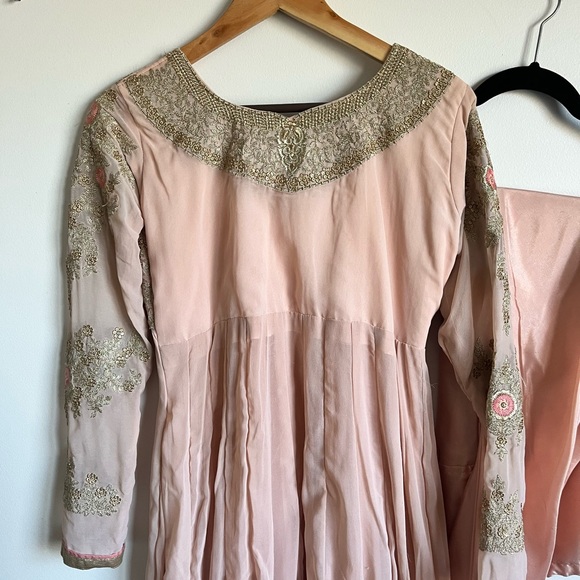 Pink Chiffon Embroidered Long Sleeve Indian Ethnic Floor Length Evening Gown - Picture 4 of 4